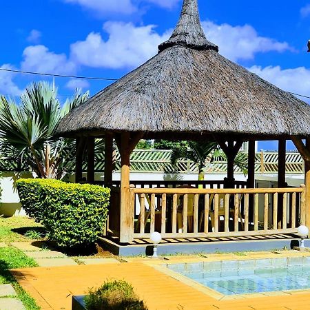 Flic En Flac Sea View Luxury 3 Bedroom Apartment Bagian luar foto