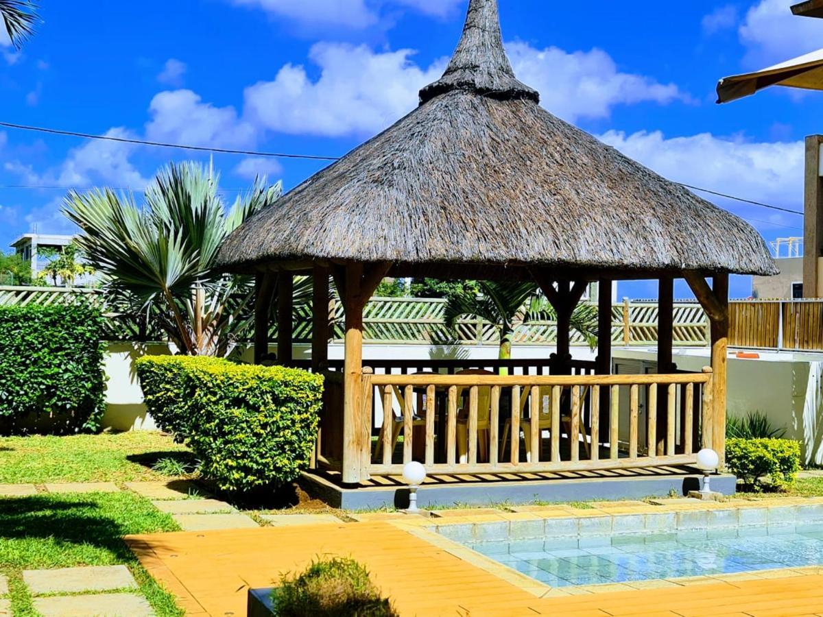 Flic En Flac Sea View Luxury 3 Bedroom Apartment Bagian luar foto