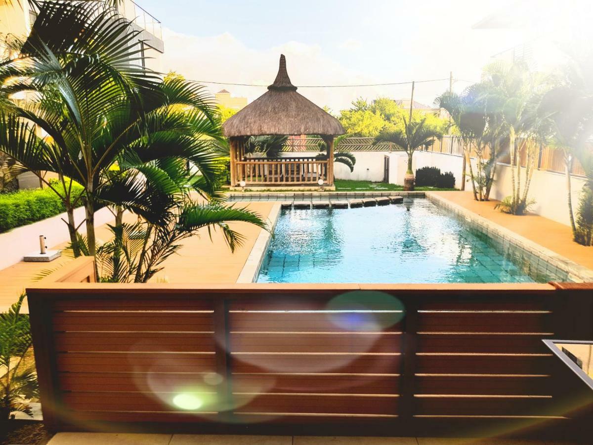 Flic En Flac Sea View Luxury 3 Bedroom Apartment Bagian luar foto